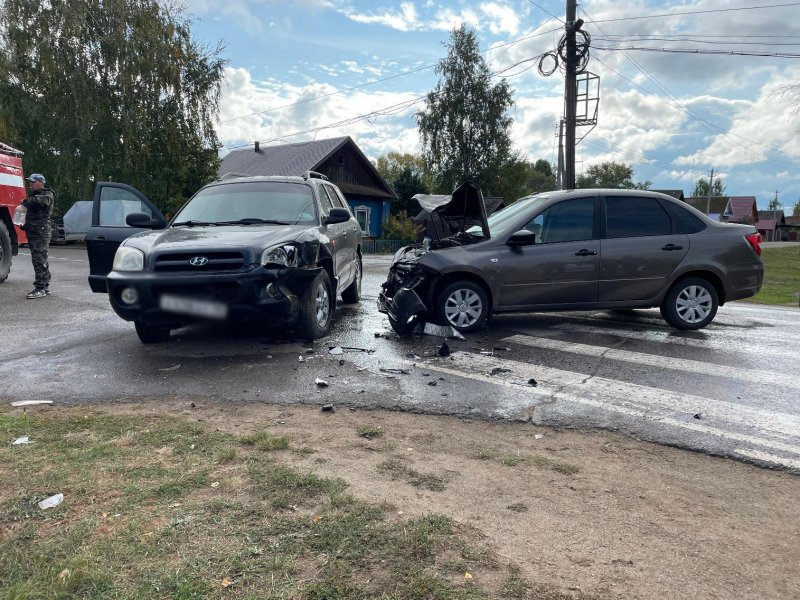 В Удмуртии водитель иномарки, находясь в состоянии опьянения, совершил столкновение с отечественным автомобилем